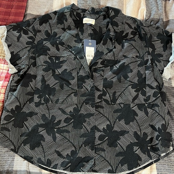 NWT Universal Threads Button Up - Picture 1 of 2